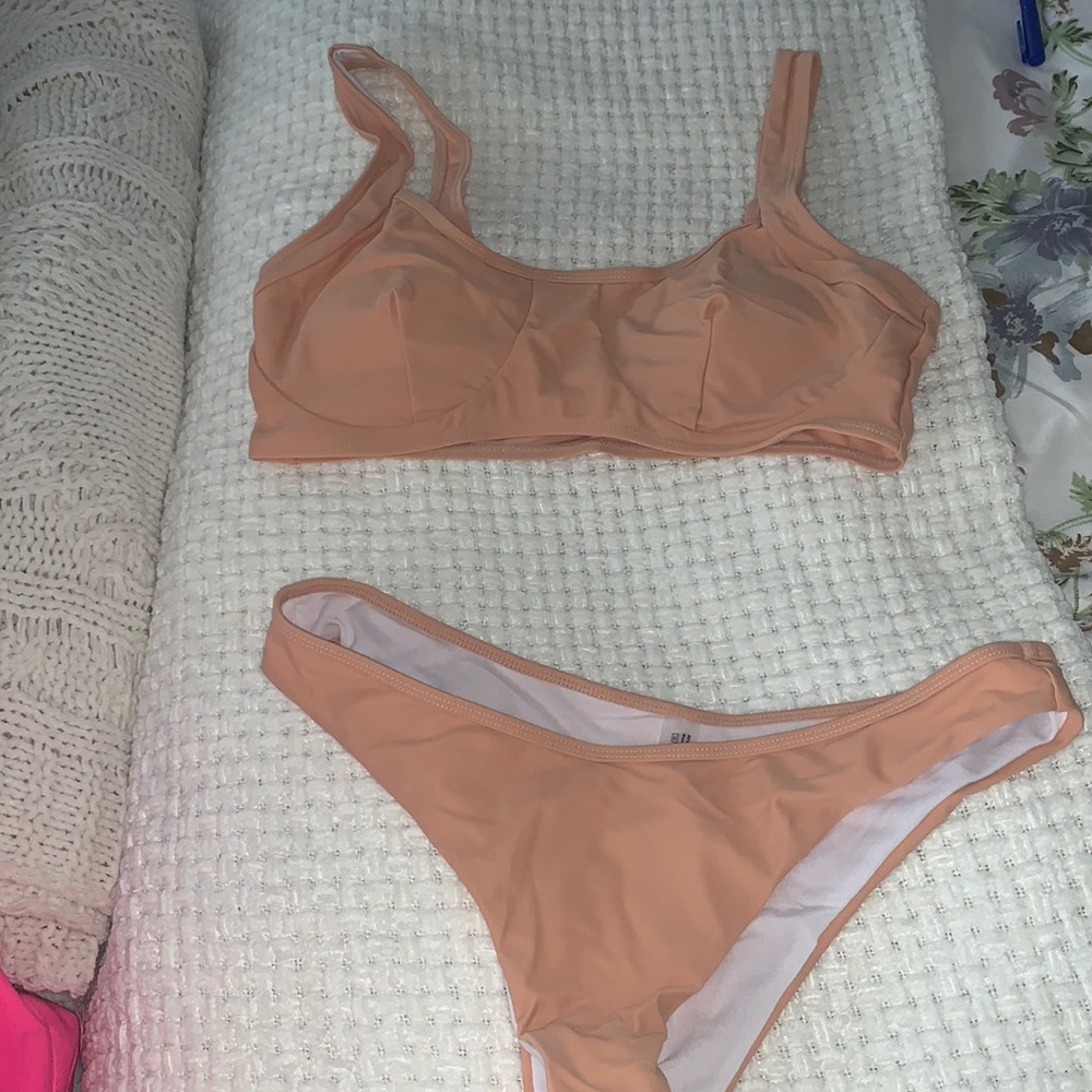 Thick strap peach 🍑 Bikini
